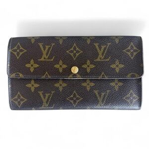 Auth VTG Louis Vuitton Sarah Wallet / Clutch
Made in Paris France August 1992